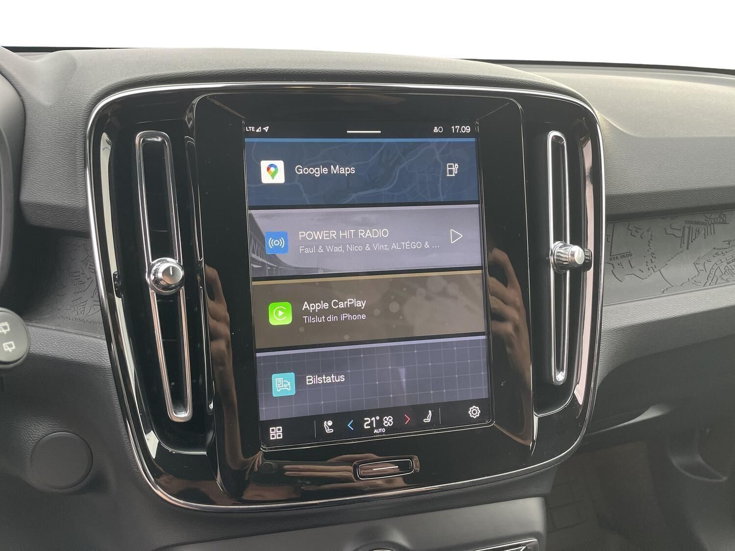 Blå Volvo XC40 fra 2023