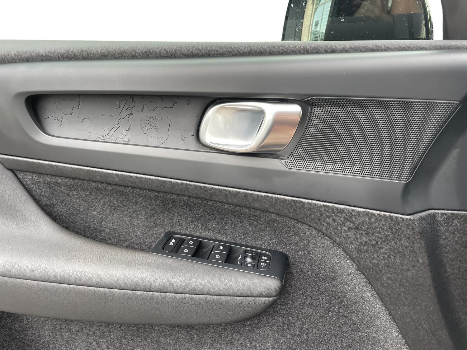Blå Volvo XC40 fra 2023