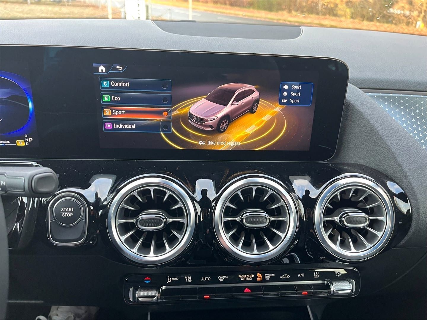 Sort Mercedes EQA 300 fra 2024