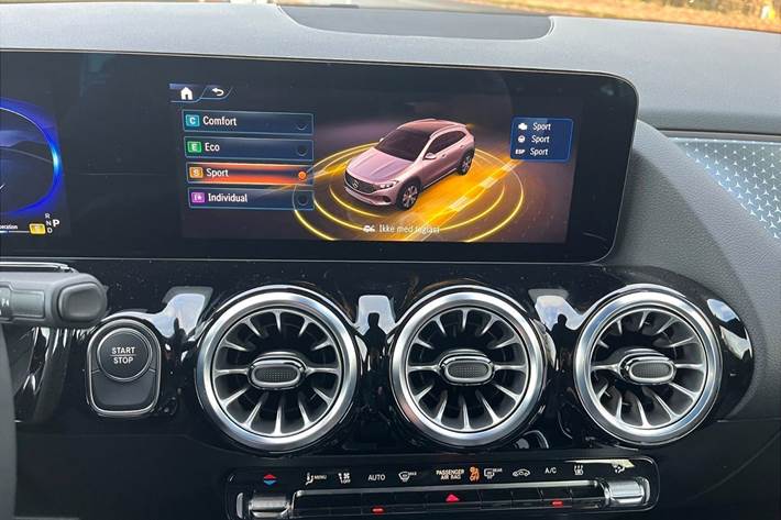 Sort Mercedes EQA 300 fra 2024