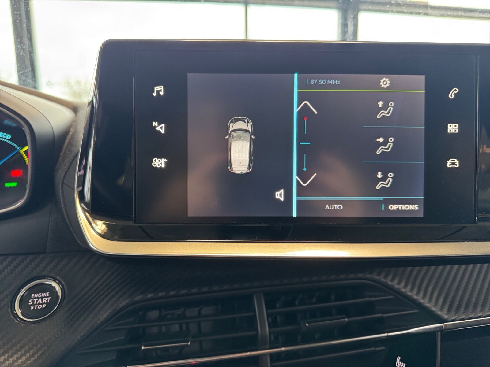 Hvid Peugeot e-208 fra 2022