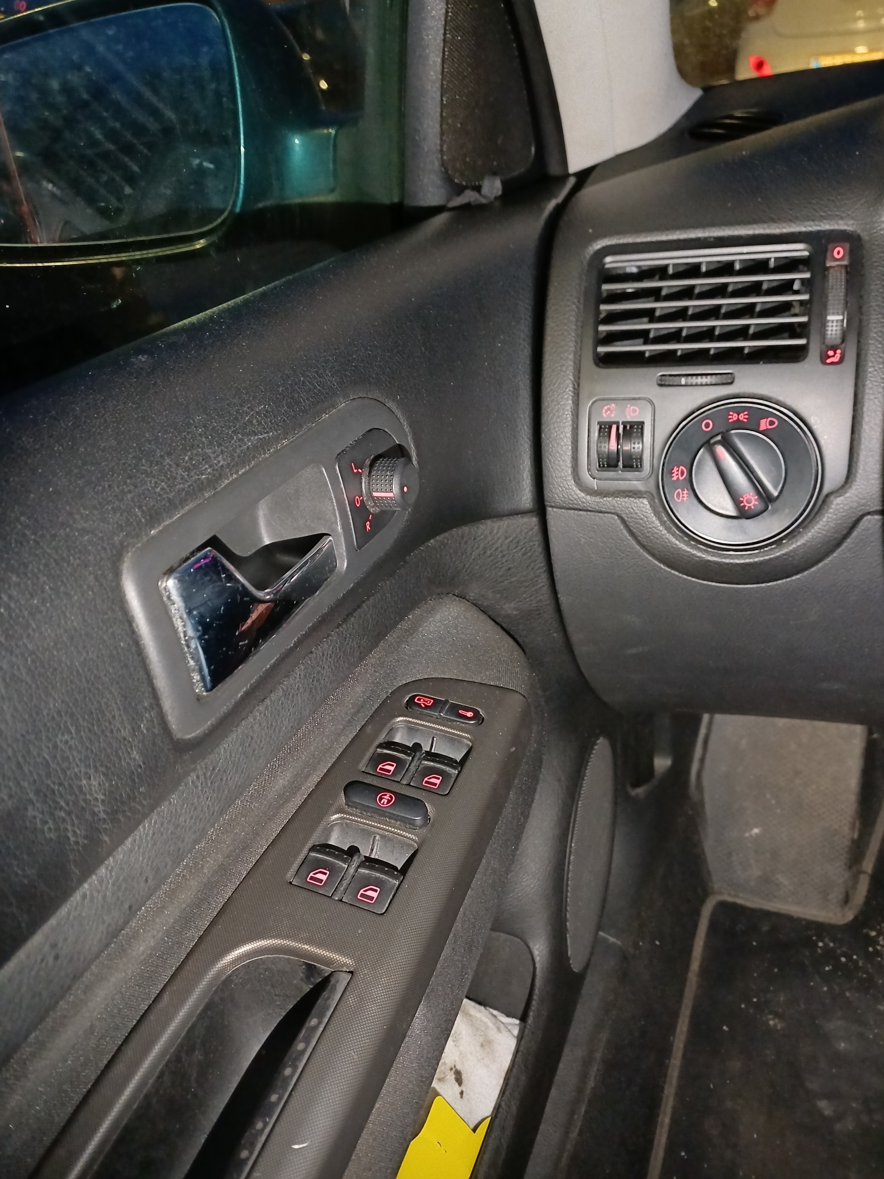 Grøn VW Bora fra 2001