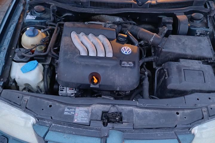 Grøn VW Bora fra 2001