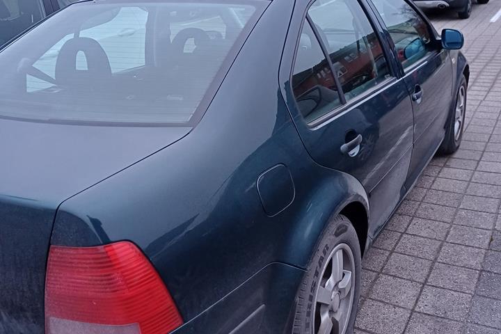 Grøn VW Bora fra 2001