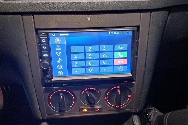 Grøn VW Bora fra 2001