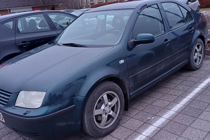 Grøn VW Bora fra 2001