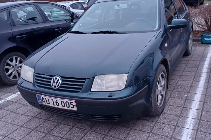 Grøn VW Bora fra 2001