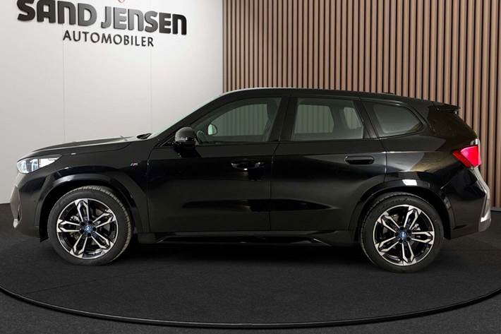 Sort BMW iX1 fra 2024