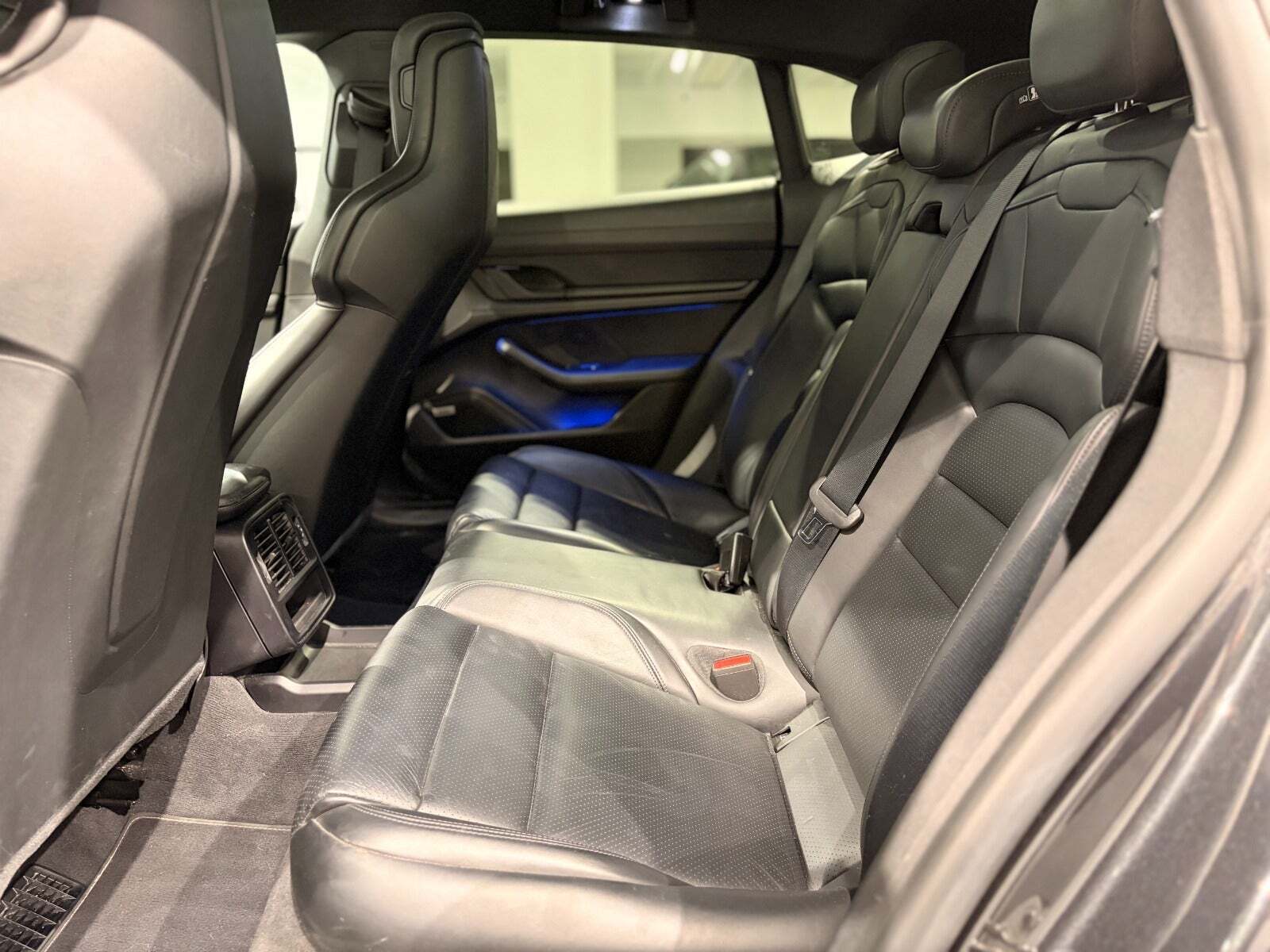 Grå Porsche Taycan 4S fra 2021