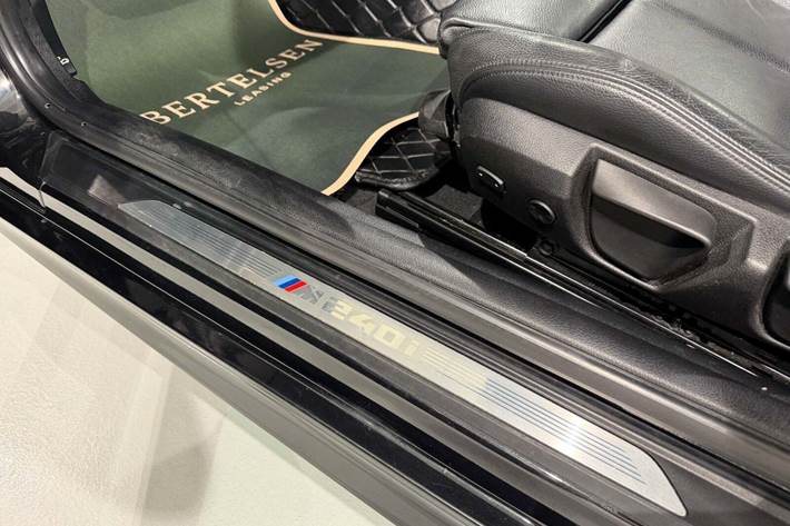 Sort BMW M240i fra 2017 set indefra