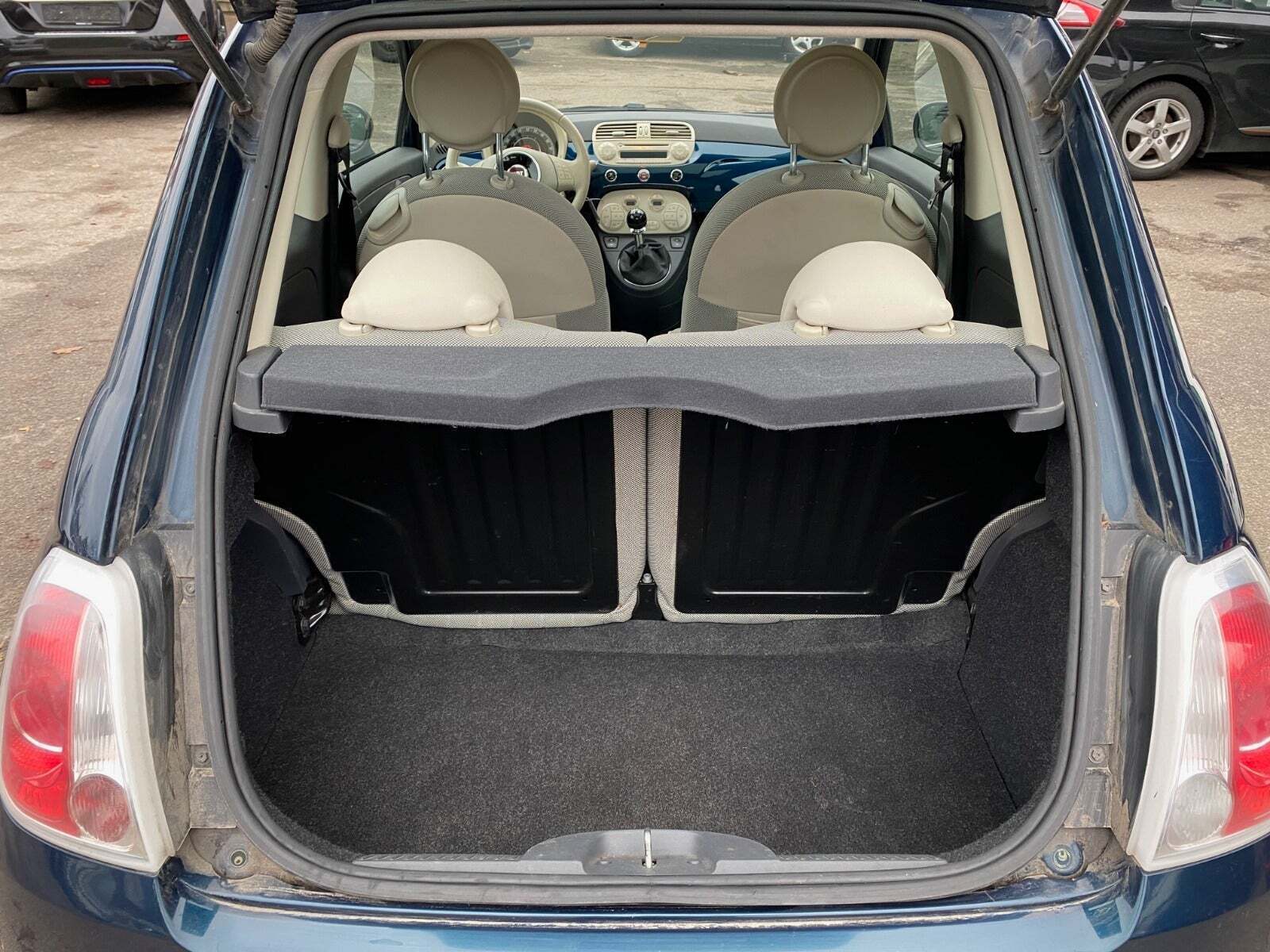 Blå Fiat 500 fra 2013