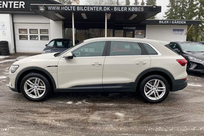 Orange Audi e-tron fra 2021