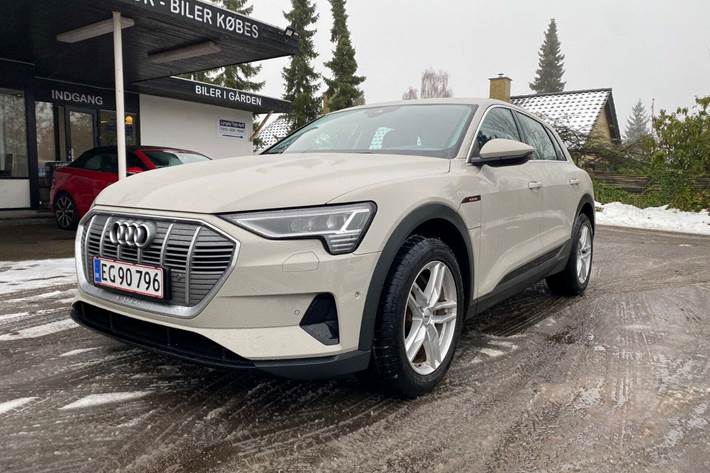Orange Audi e-tron fra 2021