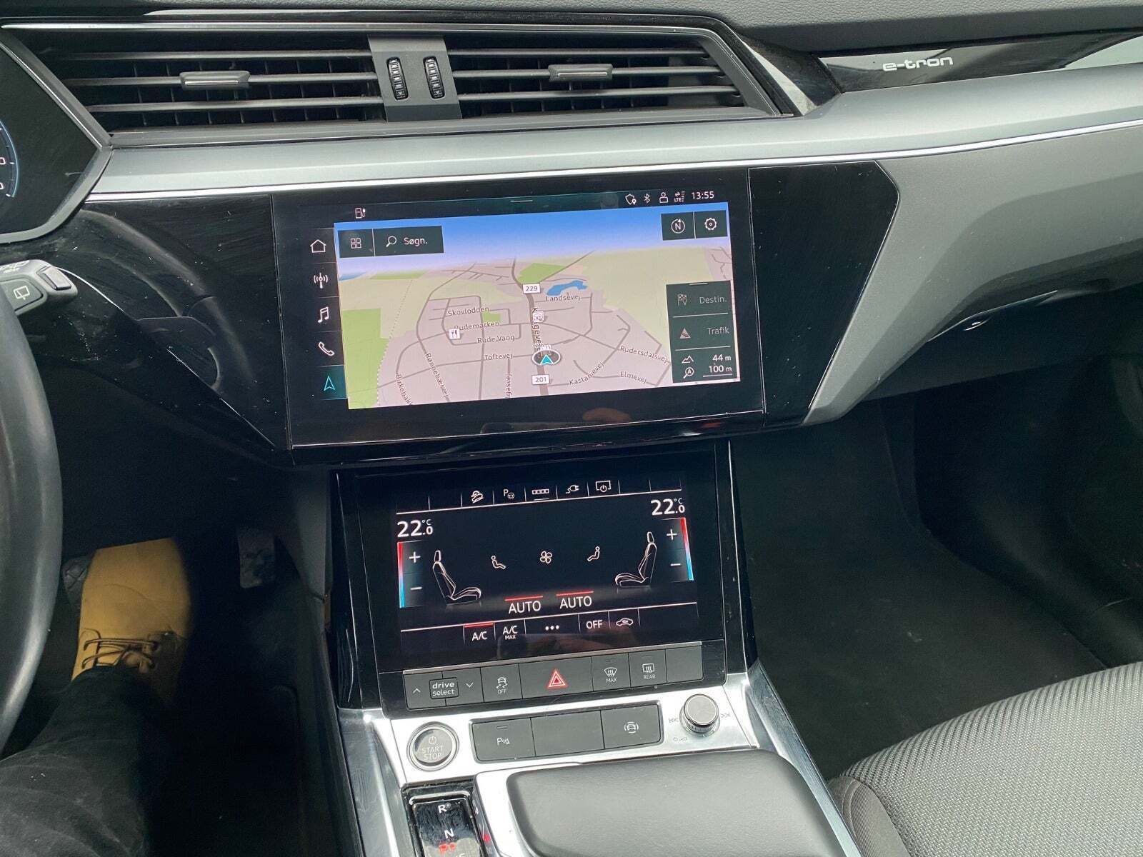 Orange Audi e-tron fra 2021