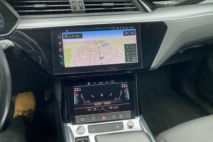 Orange Audi e-tron fra 2021