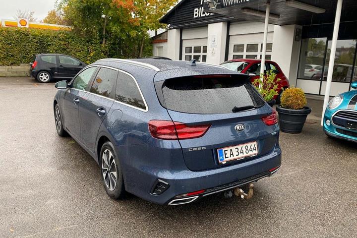Blå Kia Ceed fra 2021