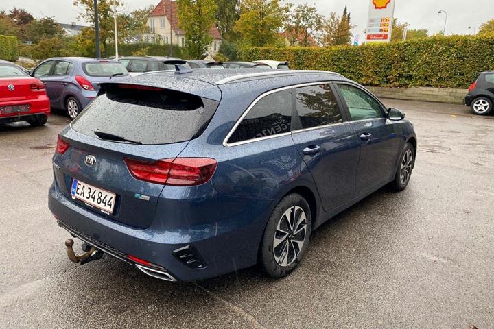 Blå Kia Ceed fra 2021