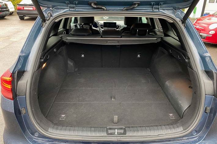 Blå Kia Ceed fra 2021