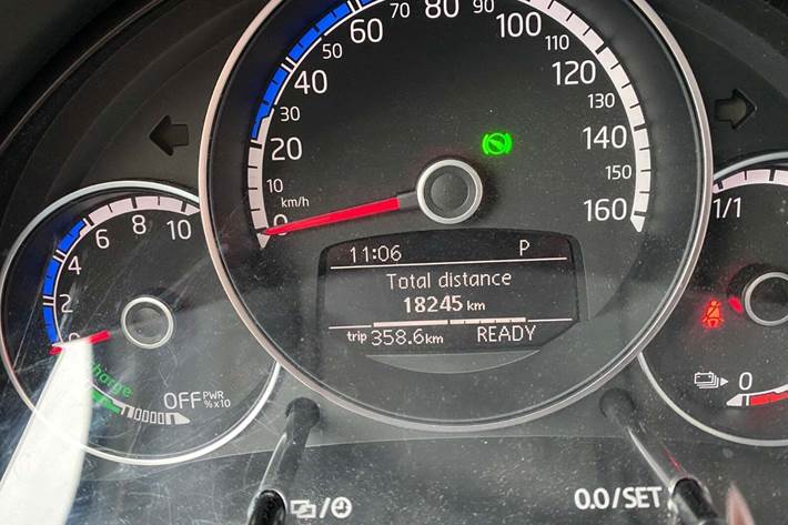 Hvid VW E-UP! fra 2016