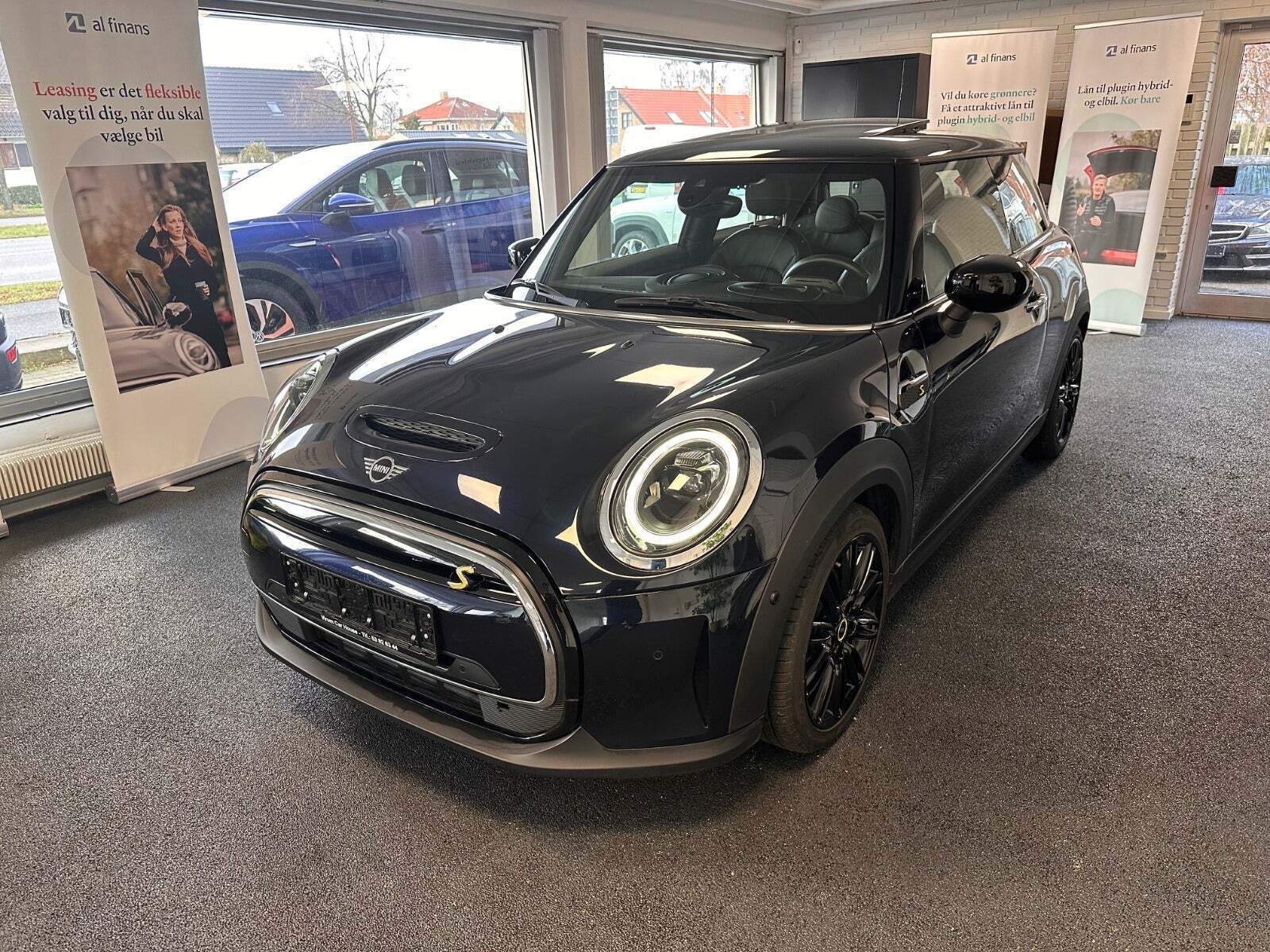 Blå Mini Cooper SE fra 2022
