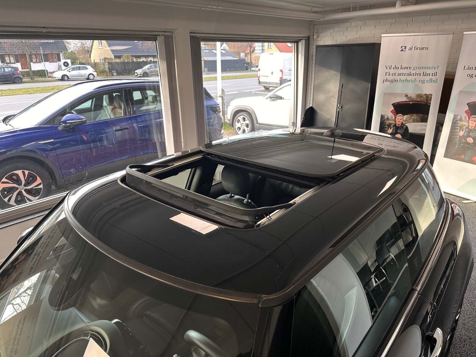 Blå Mini Cooper SE fra 2022