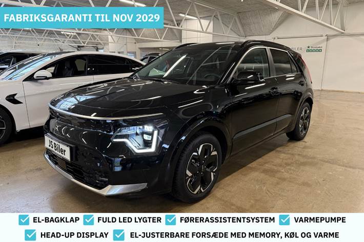 Sort Kia Niro fra 2023 set udefra