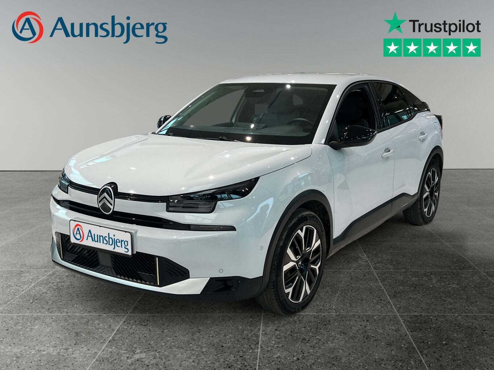 Hvid Citroën ë-C4 fra 2025 set udefra