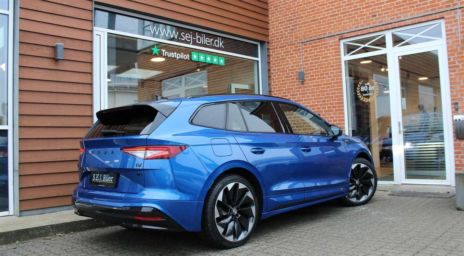 Blå Skoda Enyaq fra 2023