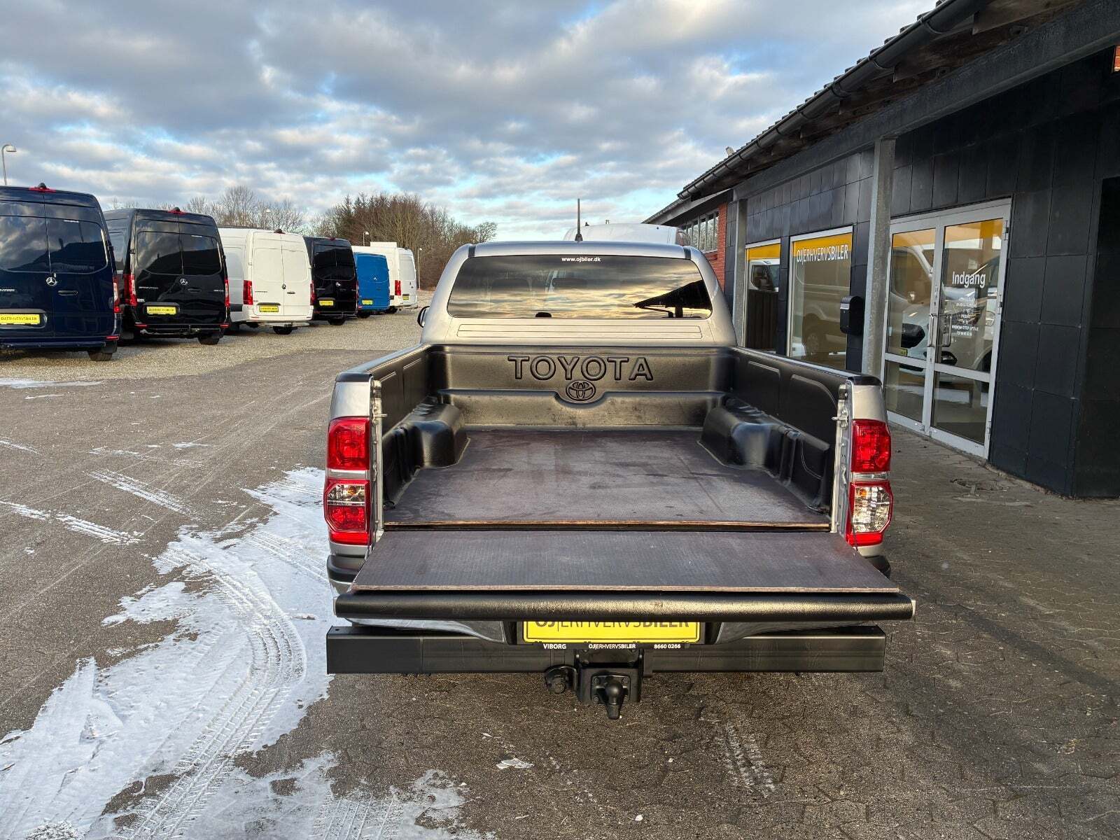 Sølv Toyota HiLux fra 2016