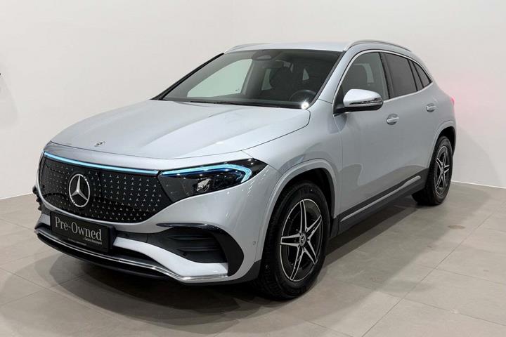 Sølv Mercedes EQA250 fra 2024 set udefra