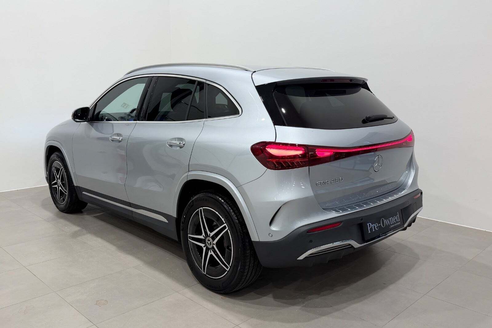 Sølv Mercedes EQA250 fra 2024