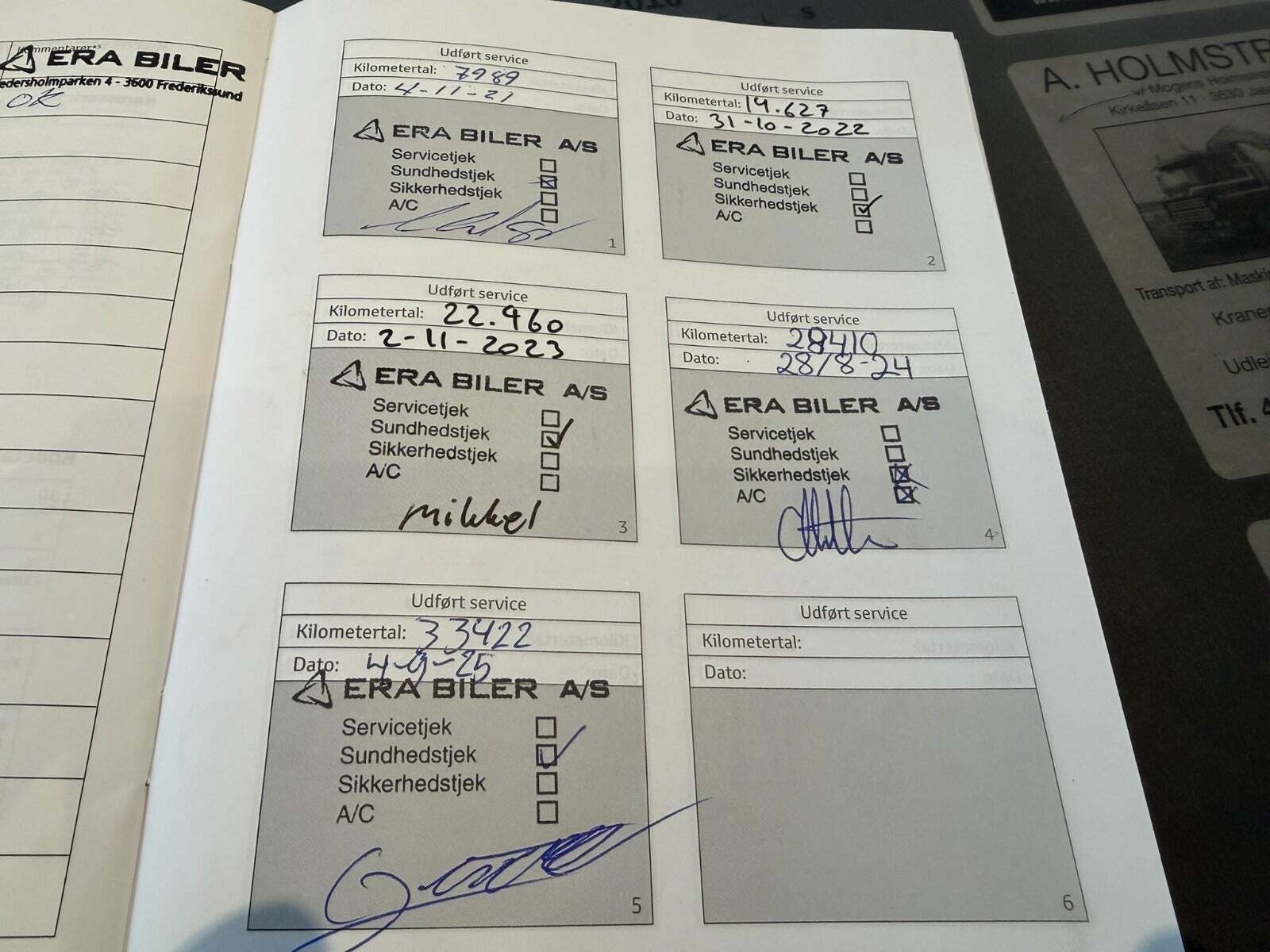 Grå Toyota Yaris fra 2021