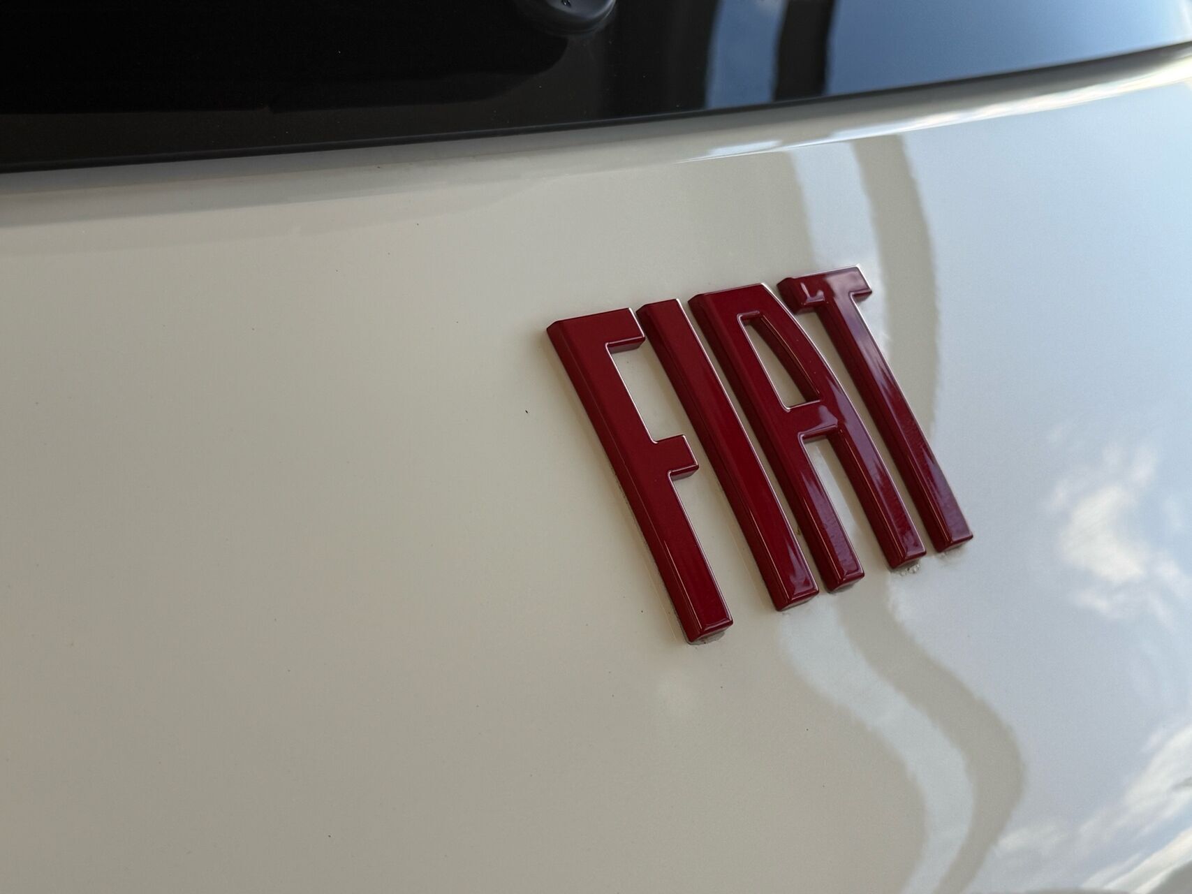 Hvid Fiat 500e fra 2023