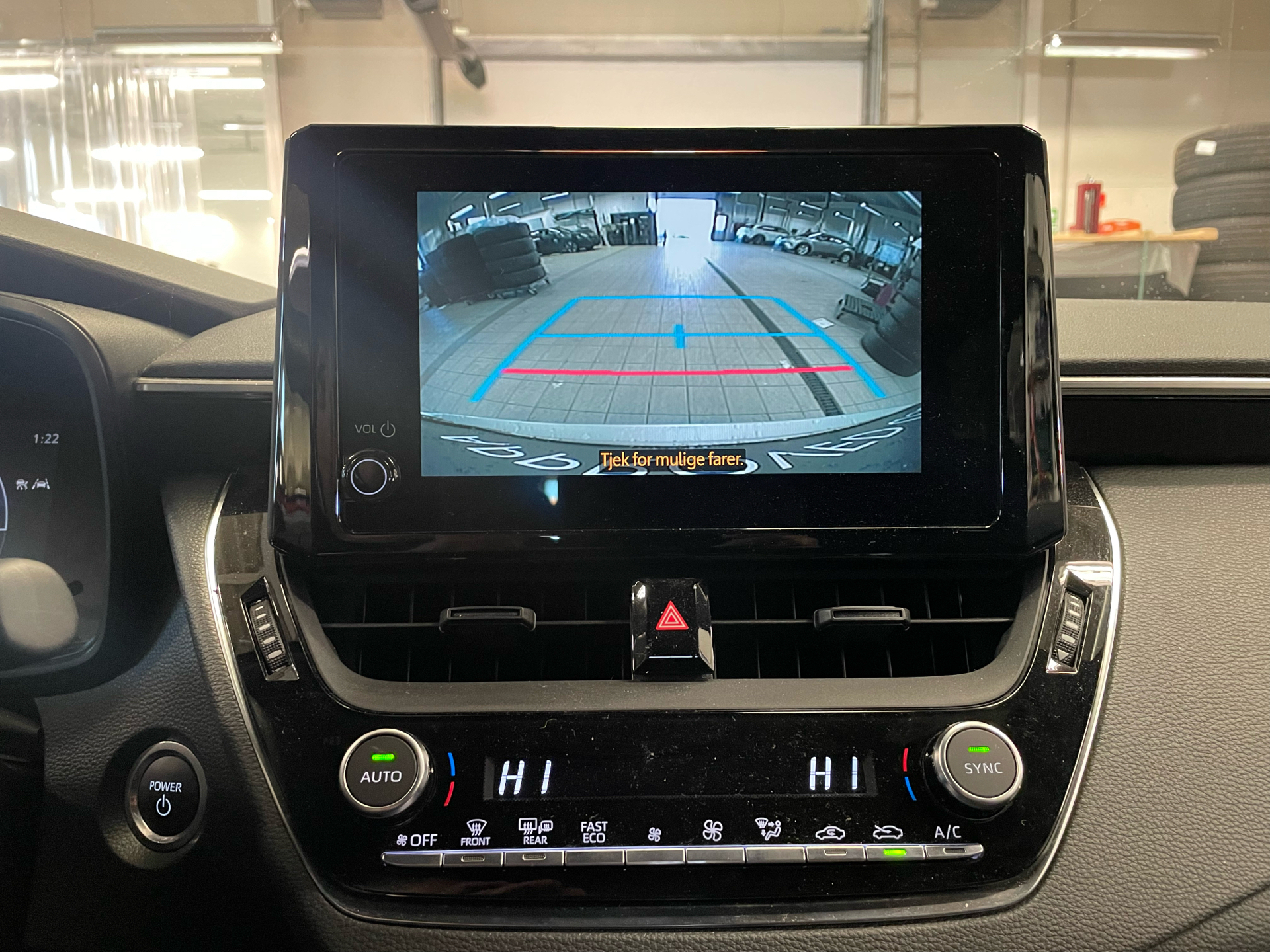 Sølv Toyota Corolla fra 2023