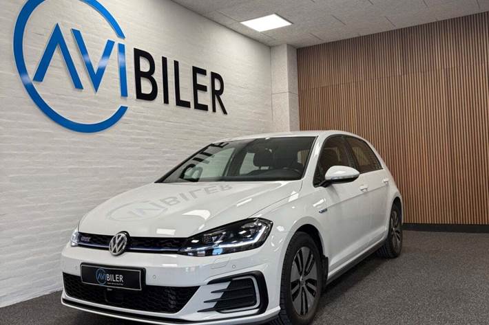 Hvid VW Golf VII fra 2020