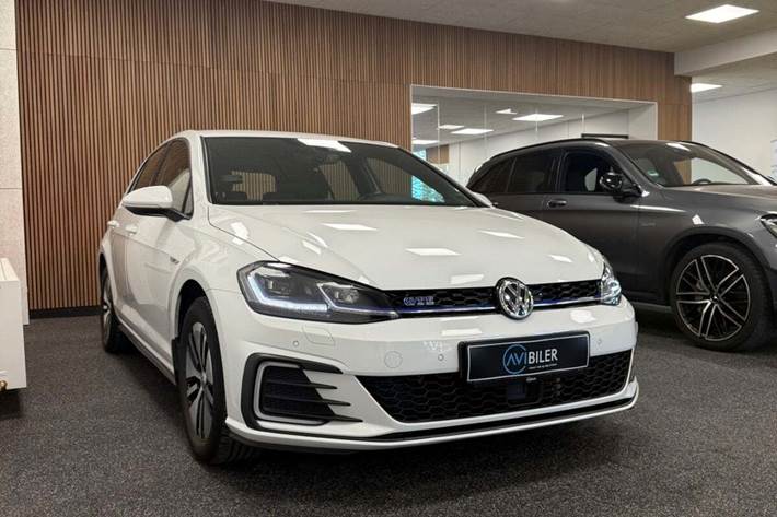 Hvid VW Golf VII fra 2020