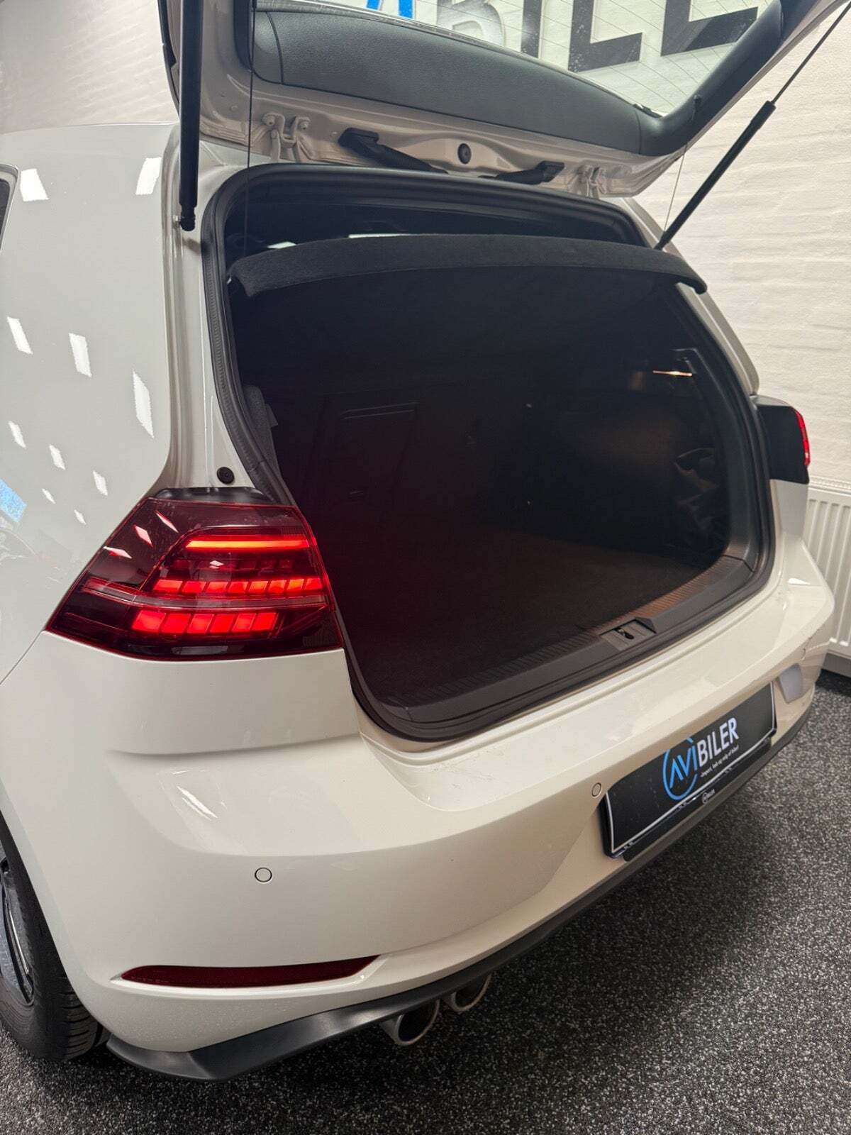 Hvid VW Golf VII fra 2020