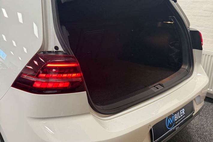 Hvid VW Golf VII fra 2020