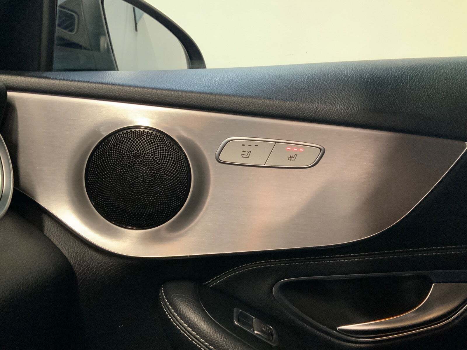 Sort Mercedes C200 fra 2019