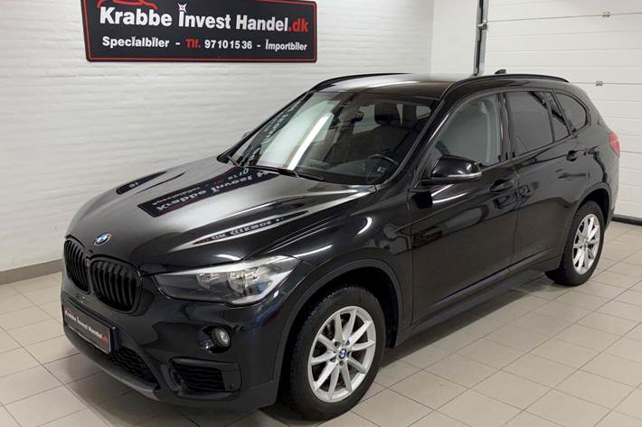Sort BMW X1 fra 2017 set udefra
