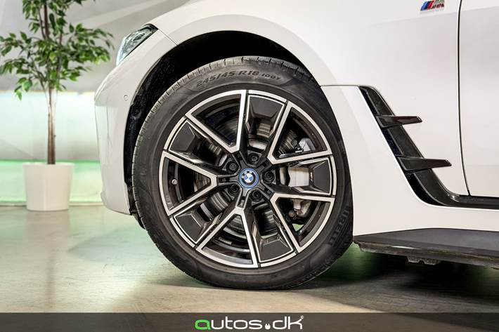 Hvid BMW i4 fra 2022