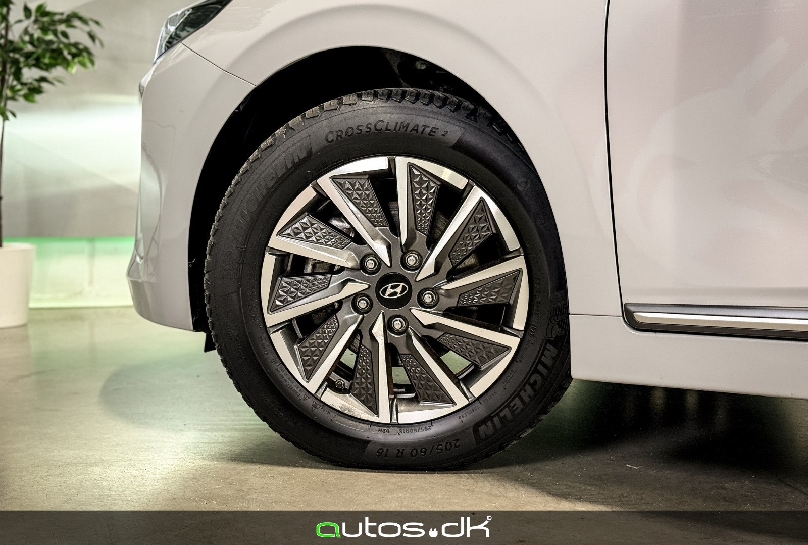 Grå Hyundai Ioniq fra 2022