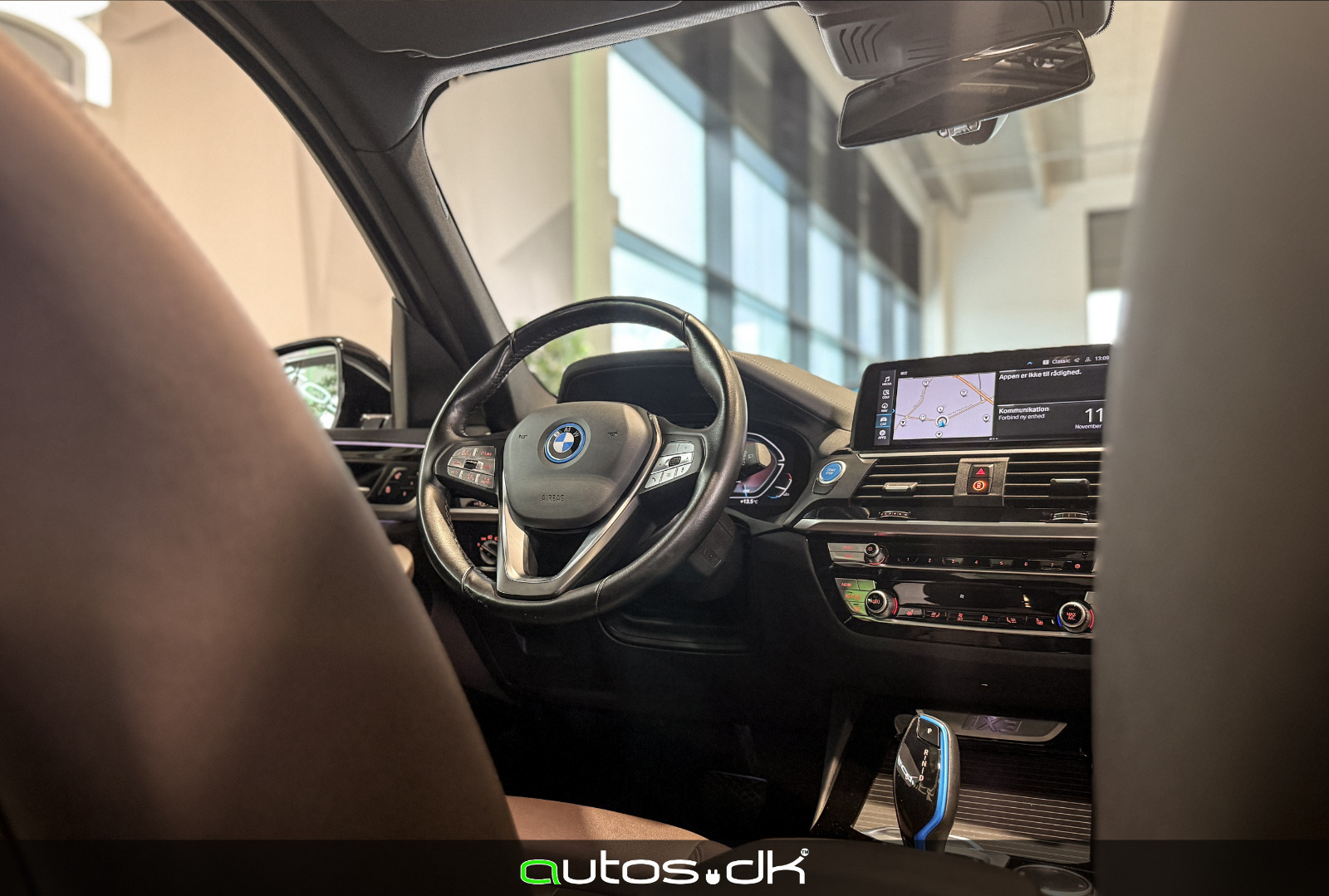 Grå BMW iX3 fra 2021