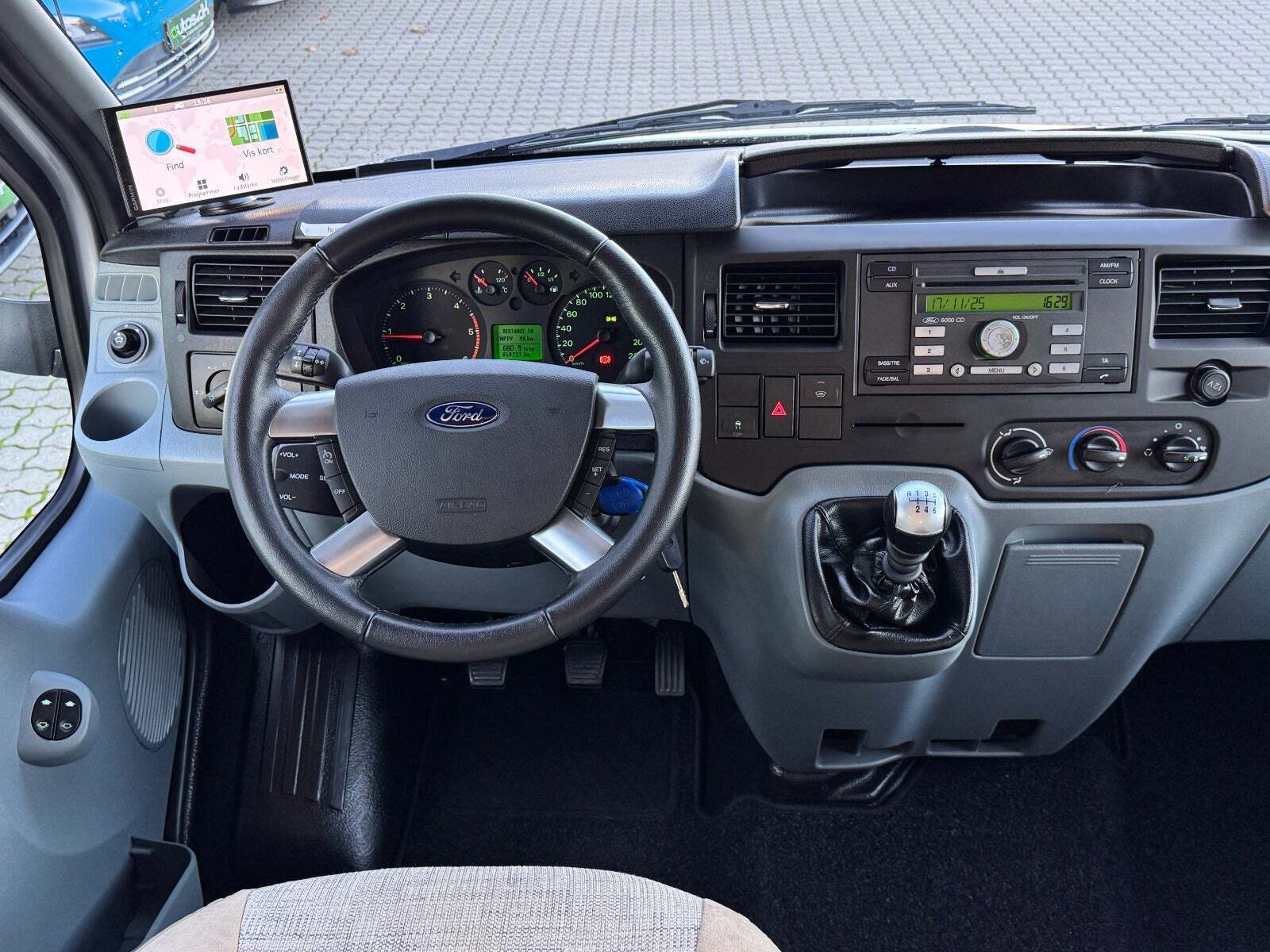 Hvid Ford Chausson fra 2013