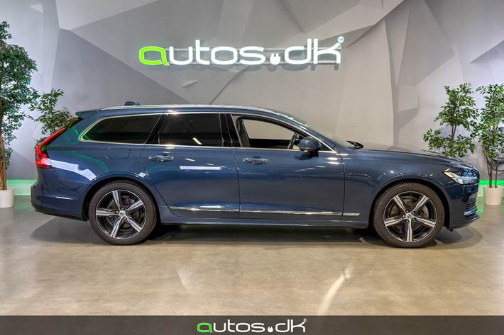 Blå Volvo V90 fra 2022