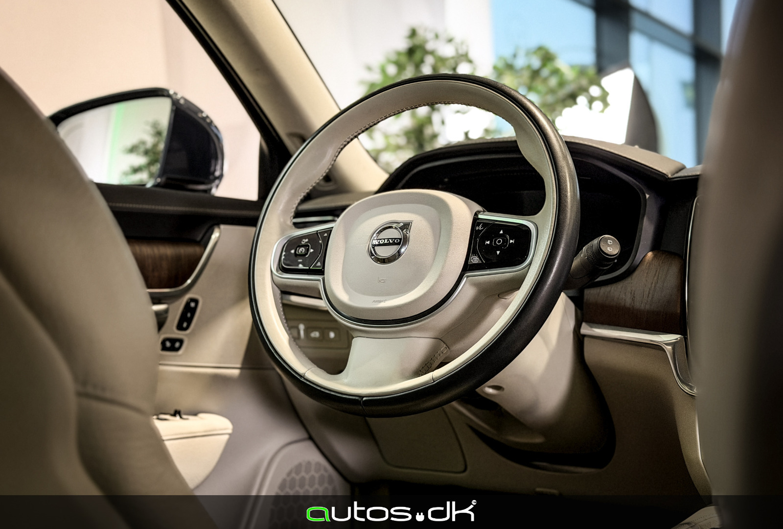 Blå Volvo V90 fra 2022