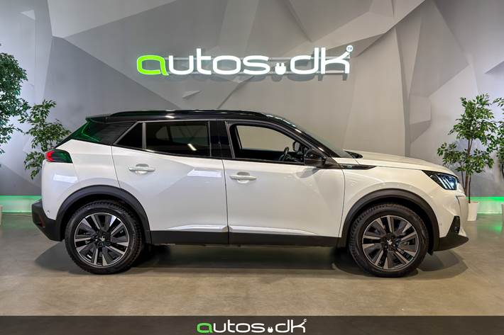 Hvid Peugeot e-2008 fra 2023