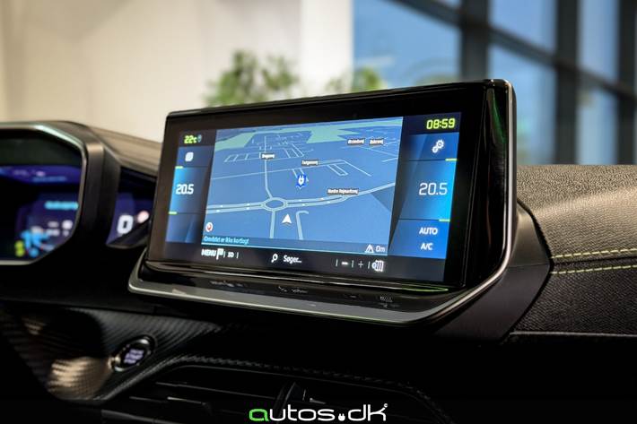 Hvid Peugeot e-2008 fra 2023