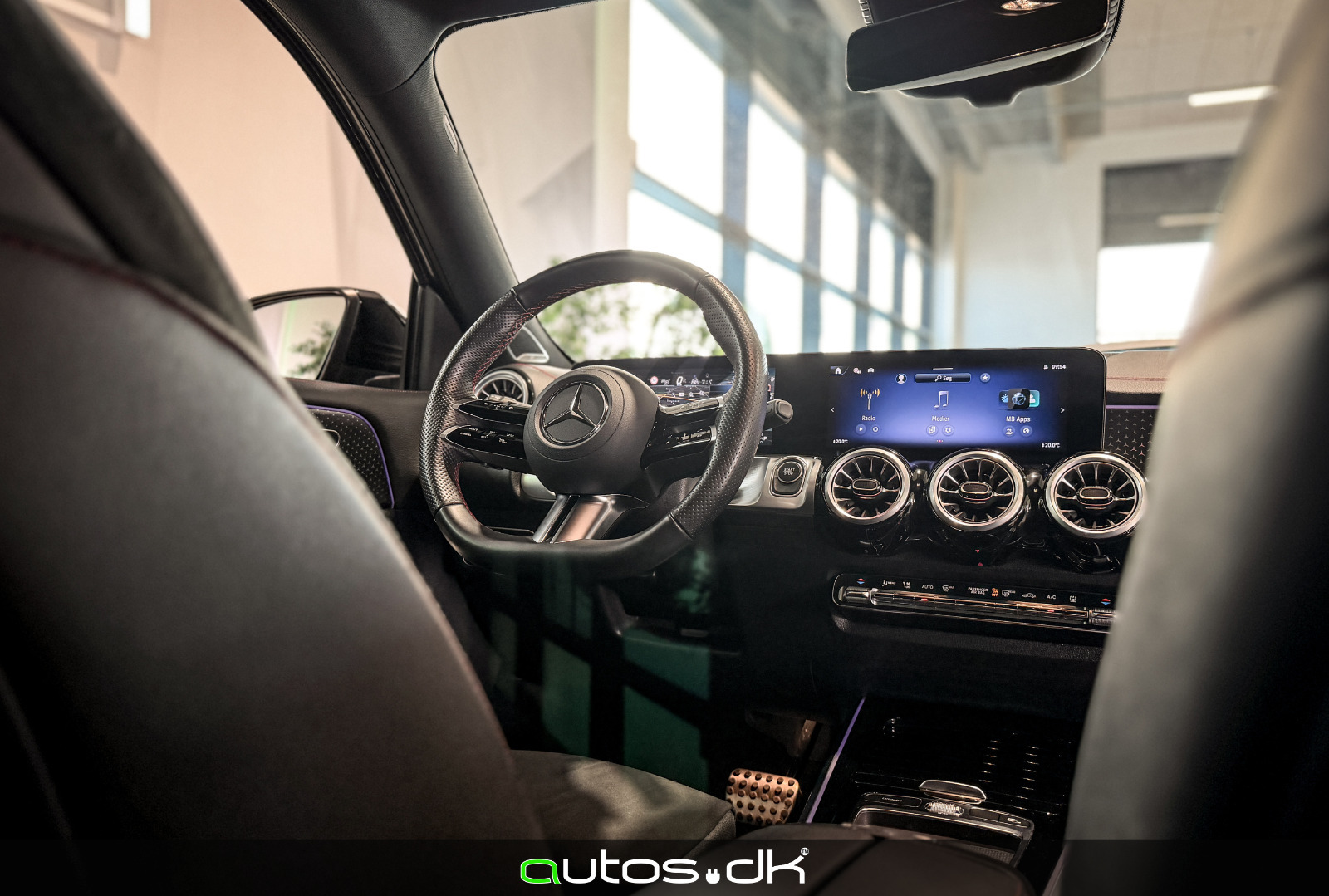 Grå Mercedes EQB250+ fra 2024