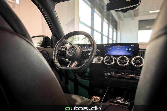 Grå Mercedes EQB250+ fra 2024